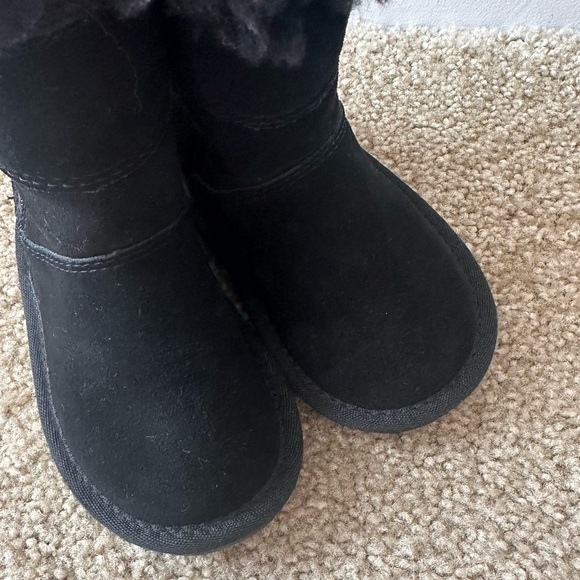 Koolaburra by UGG Aribel Short Zipper Winter Boots Toddler Size 6 Black Sherpa - Picture 2 of 7
